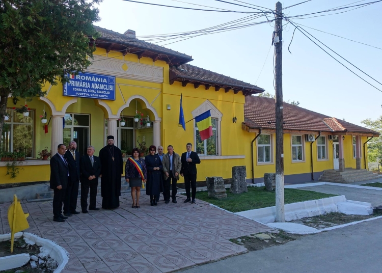 foto: arhivă; Cicilia Şerbănescu (în mijloc)