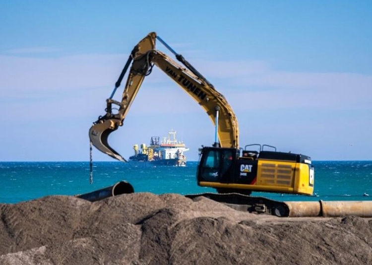 Continuă acțiunea de înnisipare a plajelor. FOTO: ABADL - Imagine cu rol ilustrativ