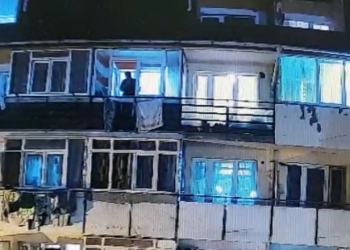 O familie din Pitești va fi evacuată din locuințele sociale după ce membrii acesteia au aruncat gunoi pe geam de trei ori.
