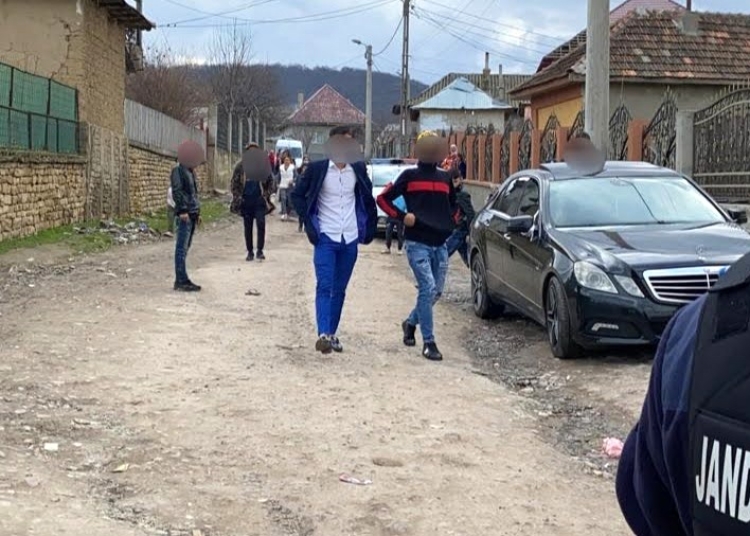 Petrecerea întreruptă de polițiști - foto cu rol ilustrativ