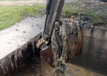 Mizerie scoasă din canalizările tulcene. FOTO Aquaserv Tulcea