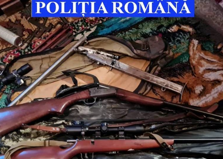 Arme de vânătoare, dintre care una artizanala.