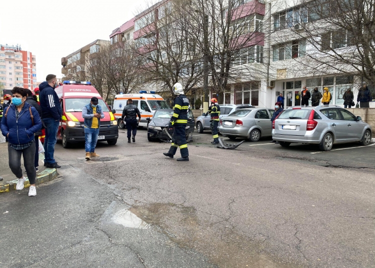 Accident cu 3 mașini