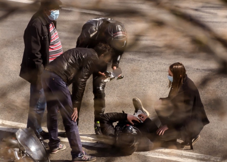Motociclistul a fost rănit în urma impactului - Foto cu rol ilustrativ