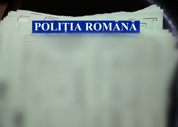 Documente ridicate în urma perchezițiilor. FOTO Poliția Română