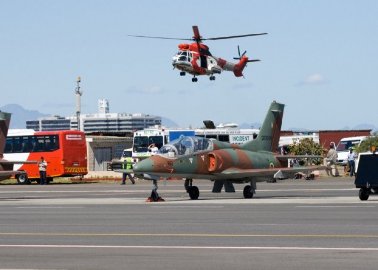 Un elicopter al Forţelor Aeriene din Zimbabwe s-a prăbuşit pe o casă. Imagine ilustrativă. Foto: Profimedia