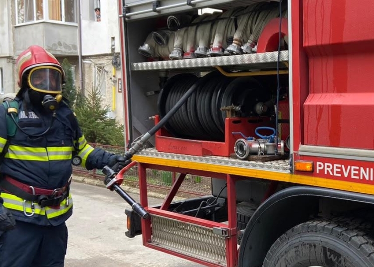 Pompierii au intervenit în urma apelului 112.
