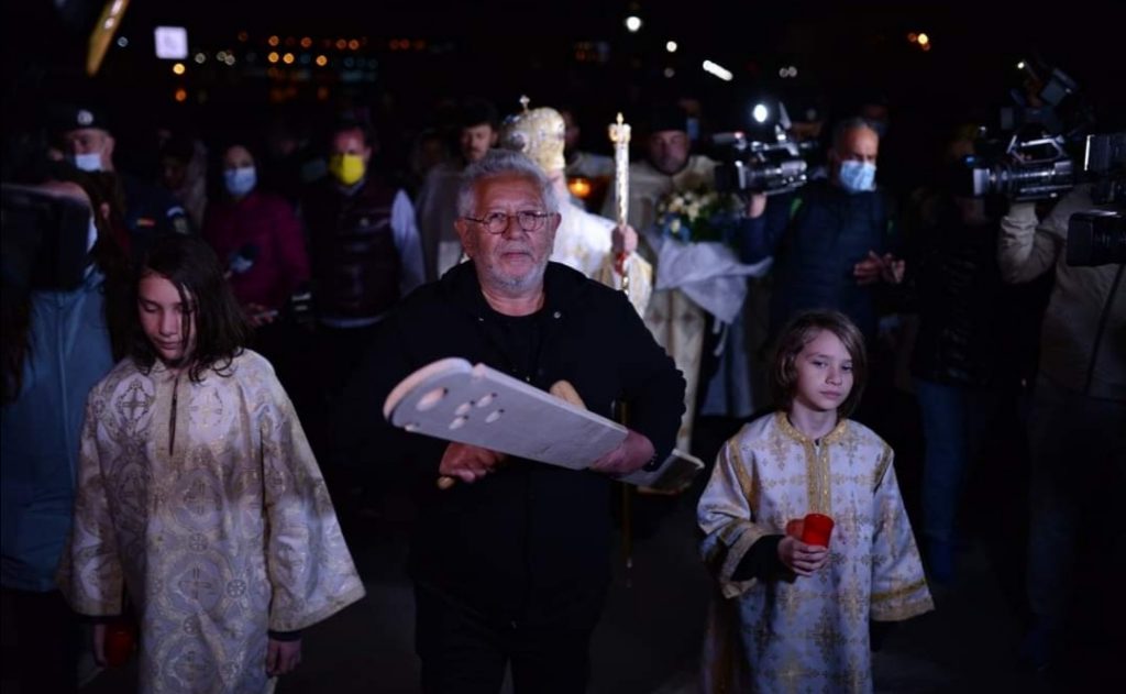 Ovidiu Țăndărică Lipan a bătut toaca în Noaptea de Înviere, la Arhiepiscopia Tomisului