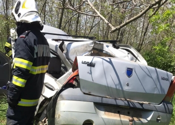 Pompierii de la Descarcerare au intervenit la accident. FOTO IPJ Constanța