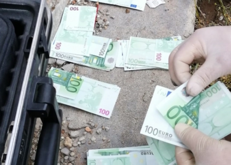 Bani găsiți de polițiști