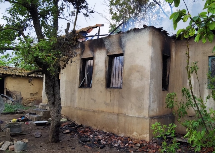 Casa a fost puternic afectată de incendiu. FOTO ISU Dobrogea
