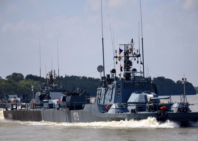 Exercițiu militar pe Dunăre. FOTO SMFN