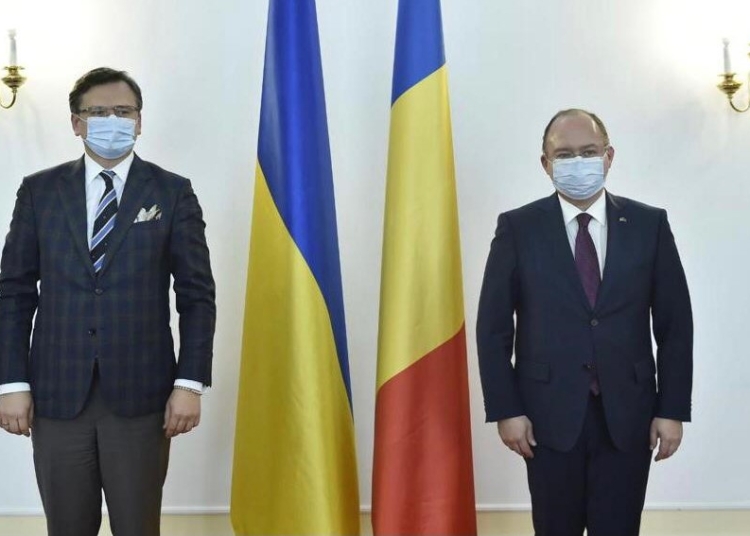 Bogdan Aurescu cu omologul ucrainean, Dmytro Kuleba. Foto: mae.ro