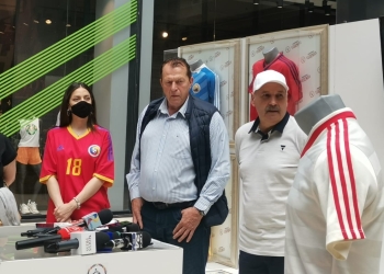 Helmut Duckadam și Adrian Bumbescu, prezenți la lansarea expoziției „Tricouri de legendă“