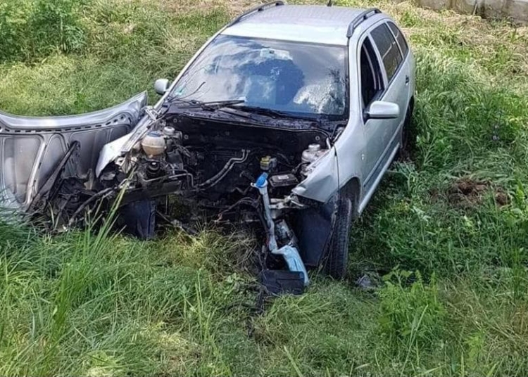 Una din mașinile implicate în accident - Foto: ISU Delta Tulcea