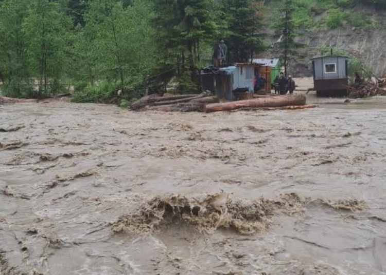 Inundații în urma ploilor abundente. FOTO ISU Vrancea