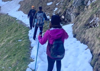 Turiștii au fost ajutați să coboare în siguranță. FOTO Salvamont Bușteni