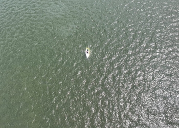 Velier răsturnat pe Lacul Siutghiol