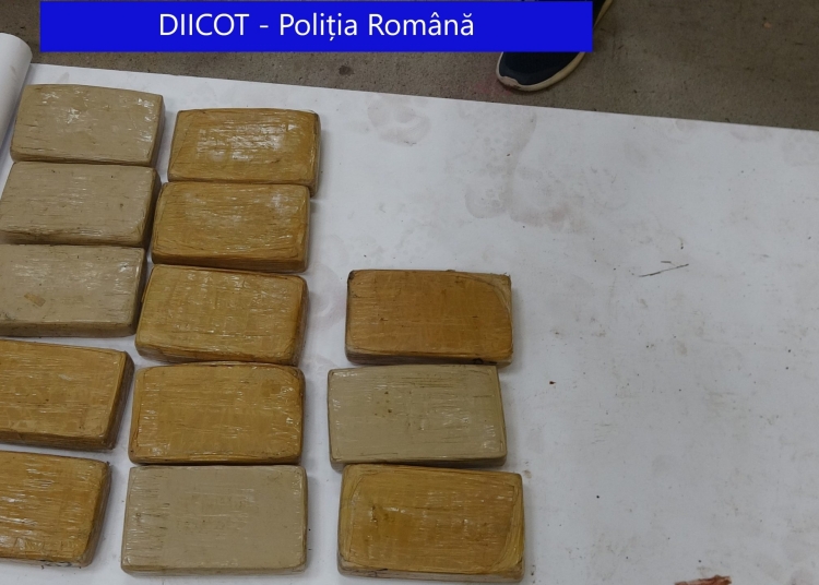 Cocaina a fost confiscată. FOTO DIICOT