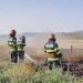 Pompierii au intervenit pentru a stinge incendiul izbucnit pe câmp. FOTO ISU Delta Tulcea