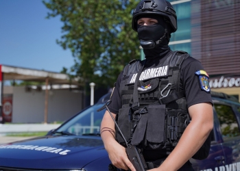 Jandarmii au participat la percheziții. FOTO Cătălin SCHIPOR
