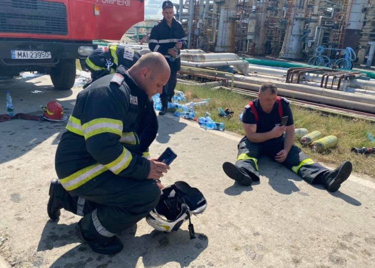 Pompierii după ce au încheiat misiunea la Petromidia. FOTO ISU Dobrogea