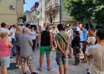 Discuții cu locuitorii din Peninsulă. FOTO Facebook
