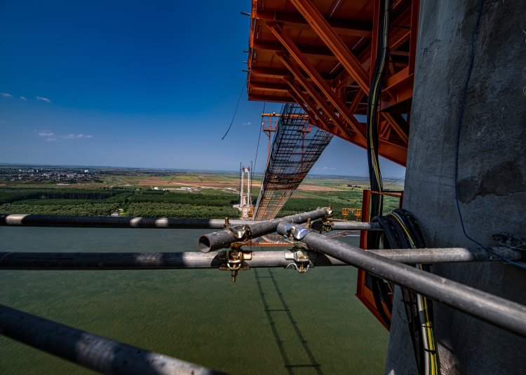 Construcția podului peste Dunăre. FOTO Radu Aramă