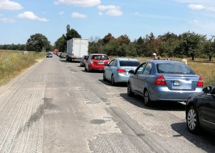 Coadă de mașini la intrarea în țară. FOTO C.S.