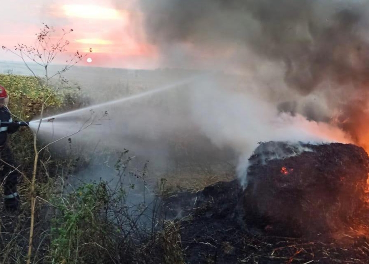 Incendiu baloti. imagine de arhiva