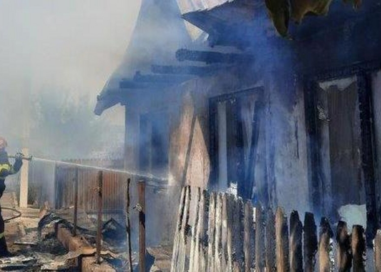 Incendiu izbucnit la o casă. FOTO ISU Ialomița