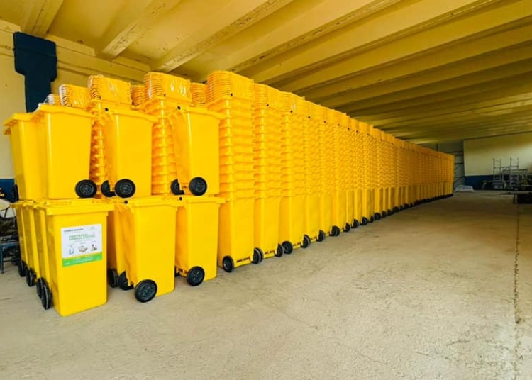 Pubele galbene pentru colectarea selectivă. FOTO Primăria Năvodari