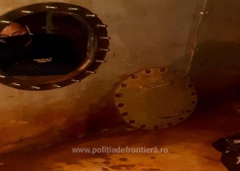Țigări descoperite ascunse pe navă. FOTO: Poliția de Frontieră
