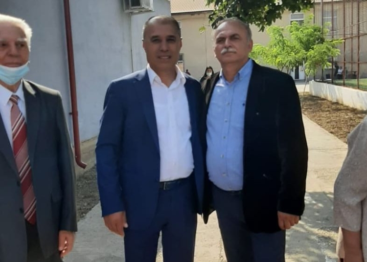 La Cogealac, un profesor de 80 de ani a primit titlul de cetățean de onoare. Cati Hristu, în mijloc