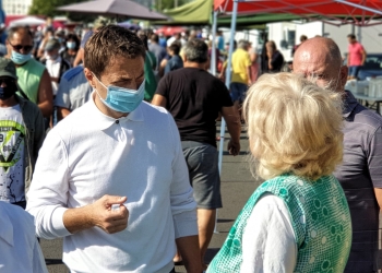 Cristian Radu, în oborul de legume - fructe. FOTO Primăria Mangalia