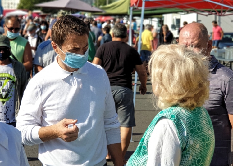 Cristian Radu, în oborul de legume - fructe. FOTO Primăria Mangalia