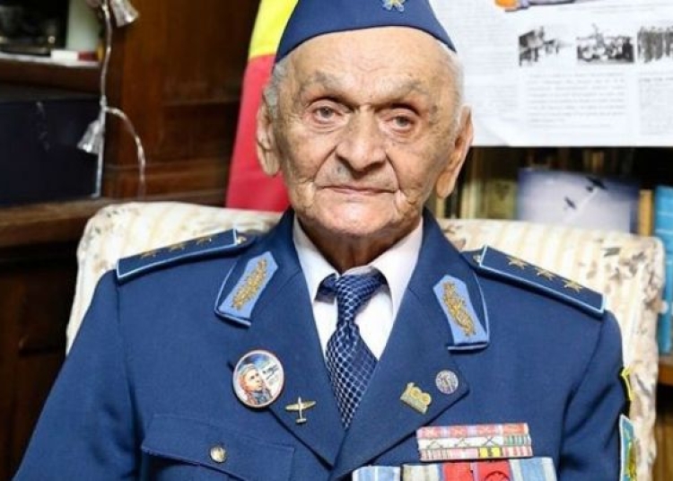 Generalul aviator Ion Dobran, la 102 ani. FOTO: MAPN