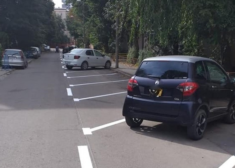 Parcări amenajate pe strpăzile cu sens unic. FOTO Primăria Tulcea