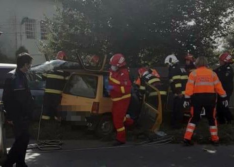O persoană a rămas încarcerată în urma accidnetului rutier. FOTO ISU Delta Tulcea