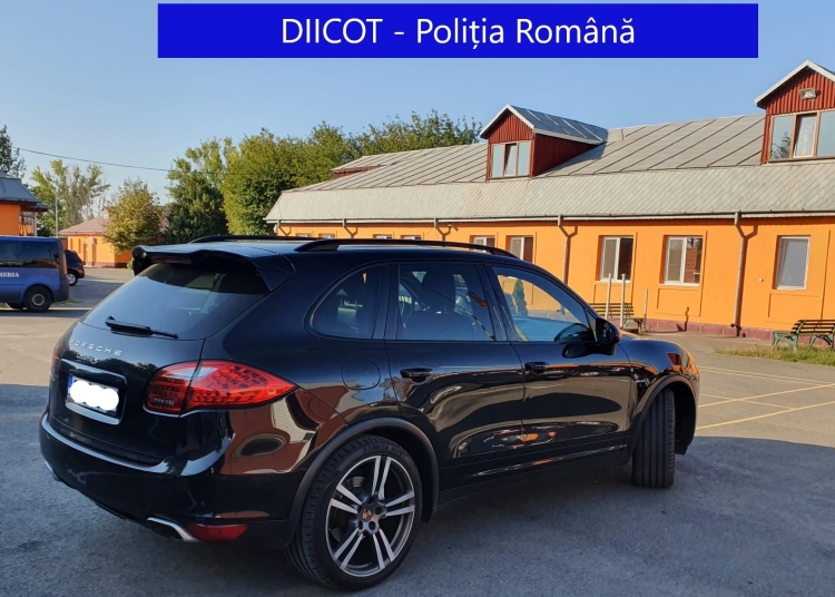 Mașina folosită de către suspect a fost confiscată. FOTO DIICOT