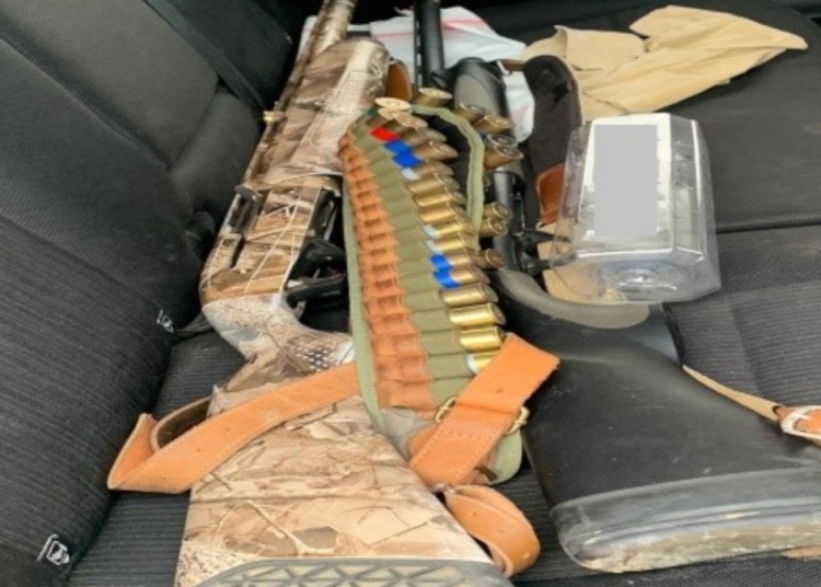 Armele găsite de polițiști asupra braconierilor. FOTO IPJ Brăila
