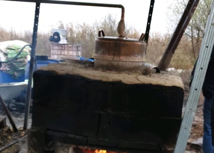Fabrică ilegală de alcool la Lipnița. FOTO Garda de Mediu