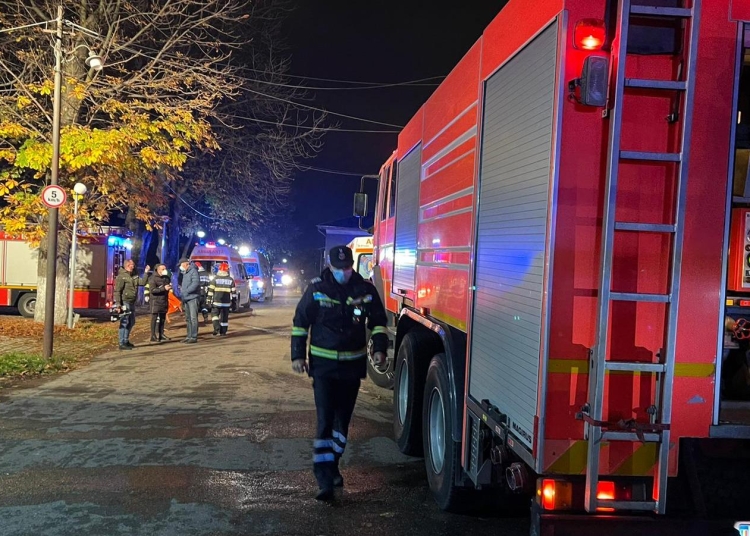 Pompierii au intervenit pentu a stinge incendiul. FOTO ISU Prahova