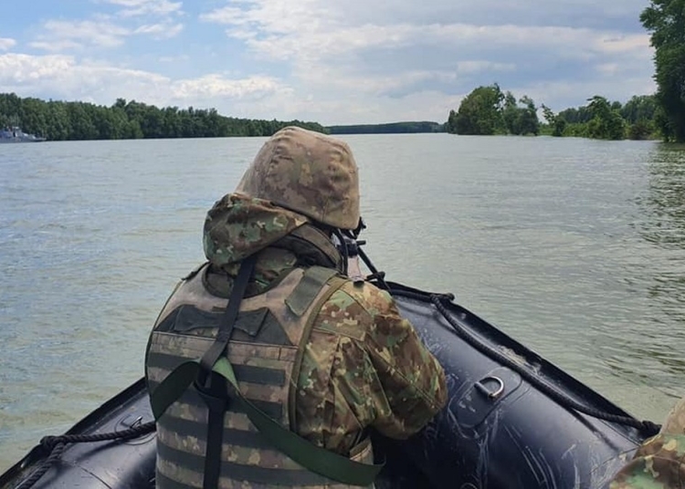 Exercițiu militar pe Dunăre. FOTO SMFN