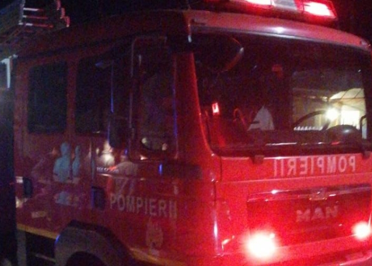 Pompierii au intervenit la  incendiul. FOTO ISU Delta Tulcea