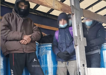 Cinci migranți au încercat să treacă peste graniță printre butoaiele cu gem