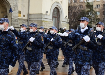 Defilare a marinarilor din Forțele Navale Române. FOTO SMFN