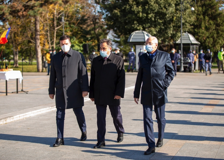 Stelian Gima, Mihai Lupu și Ermil Chelariu (de la stânga la dreapta), de Ziua Armatei Române
