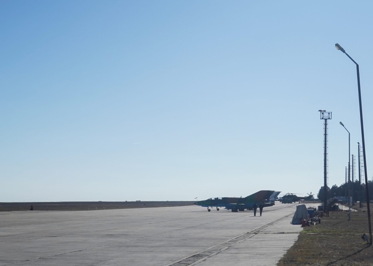 Avioane militare  în Baza 57 Aeriană de la Mihail Kogălniceanu. FOTO Cătălin SCHIPOR