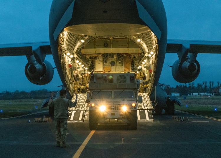 Descărcare de tehnică militară a armatei SUA. FOTO Army Sgt. Stephen Perez